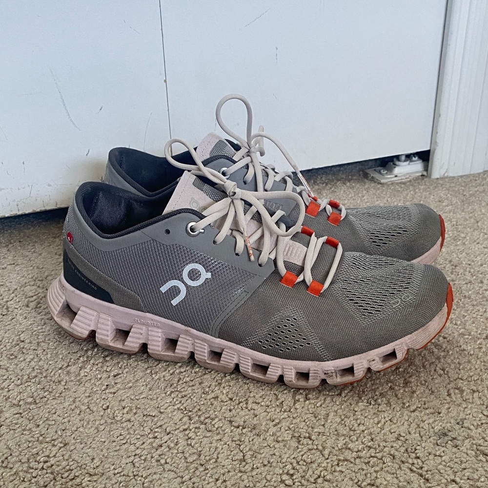 On Cloud Running 9.5 Gray And Orange Sneakers Tennis Shoes